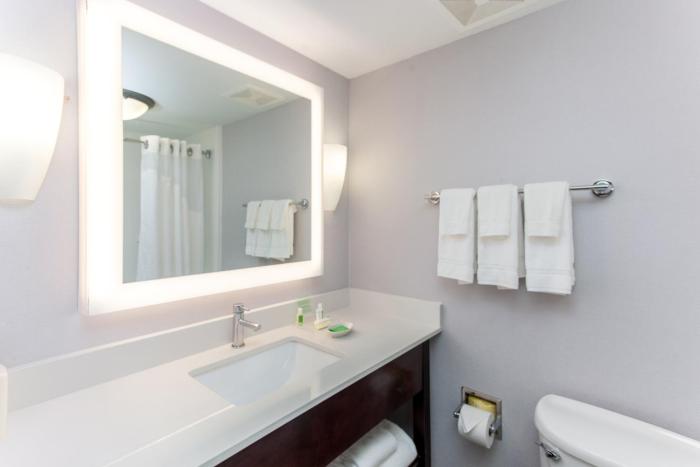 holiday inn and suites tallahassee conference ctr n