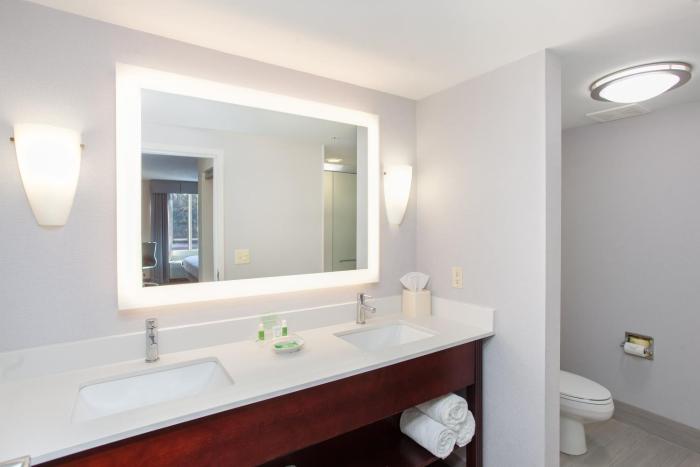 holiday inn and suites tallahassee conference ctr n