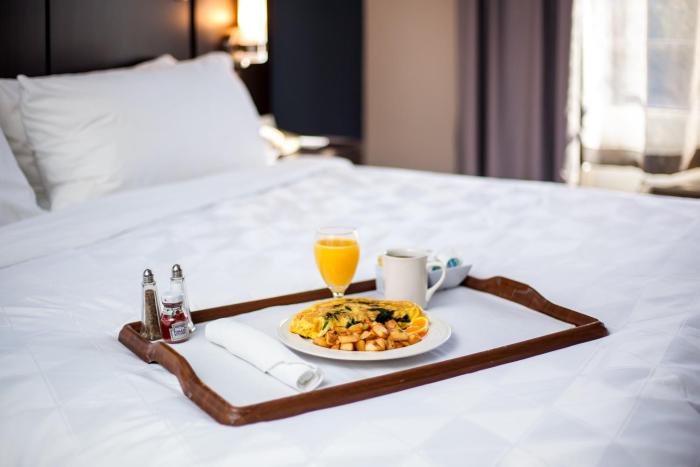 holiday inn and suites tallahassee conference ctr n
