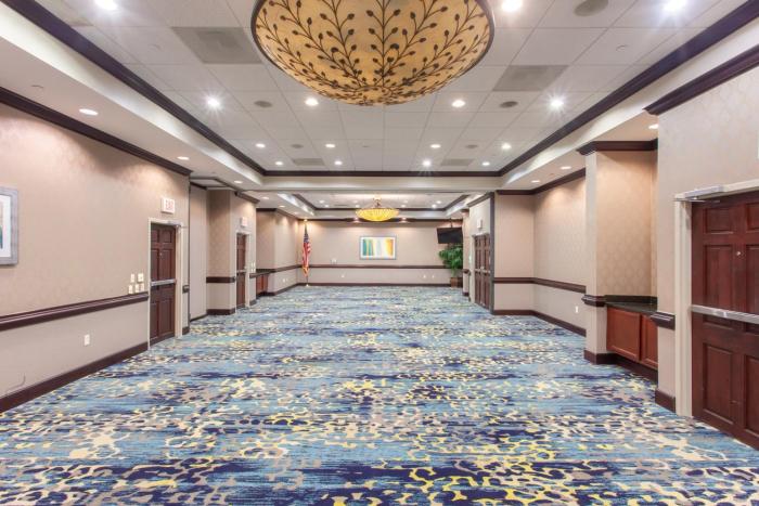 holiday inn and suites tallahassee conference ctr n