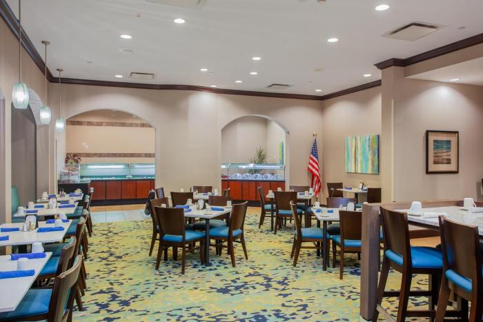 holiday inn and suites tallahassee conference ctr n