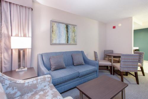 holiday inn and suites tallahassee conference ctr n