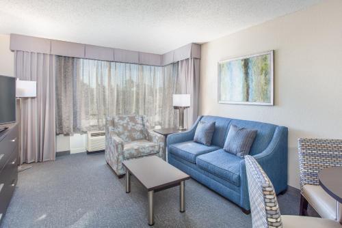 holiday inn and suites tallahassee conference ctr n