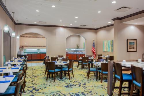 holiday inn and suites tallahassee conference ctr n