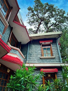 wingait inn hotel near the mall road