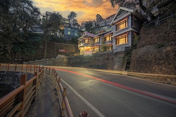 wingait inn hotel near the mall road