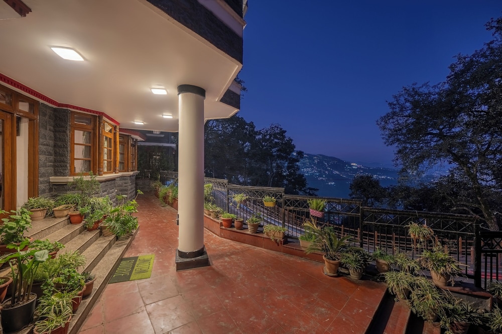 wingait inn hotel near the mall road