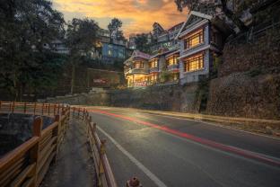 wingait inn hotel near the mall road