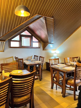 wingait inn hotel near the mall road