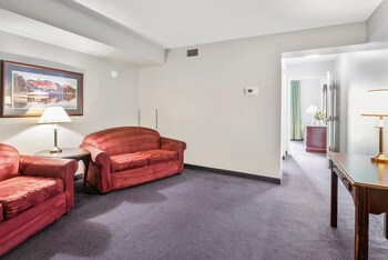 second floor standard suite bay view