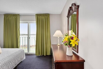 second floor standard suite bay view