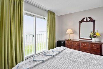 second floor standard suite bay view