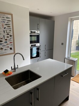 family friendly 2 bed garden apartment with terrace private parking