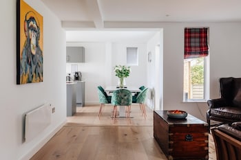 family friendly 2 bed garden apartment with terrace private parking