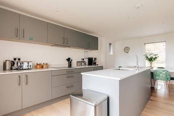 family friendly 2 bed garden apartment with terrace private parking