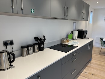 family friendly 2 bed garden apartment with terrace private parking