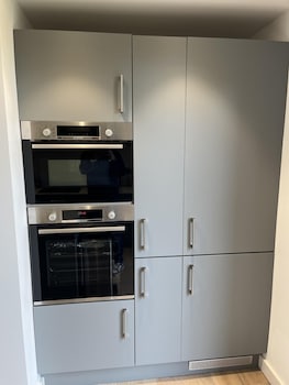 family friendly 2 bed garden apartment with terrace private parking