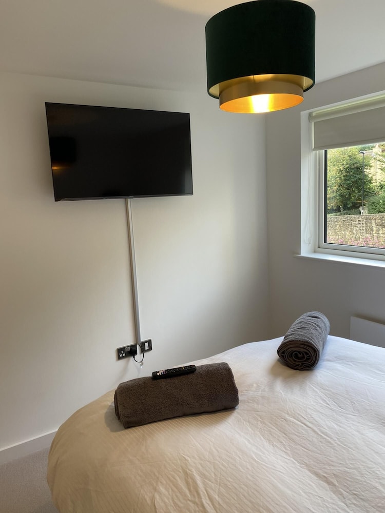 family friendly 2 bed garden apartment with terrace private parking