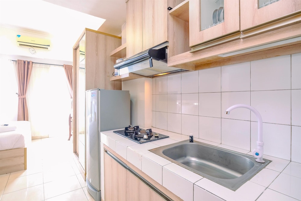 simply look studio room at margonda residence 2 apartment