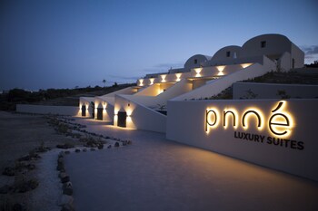 pnoe luxury suites