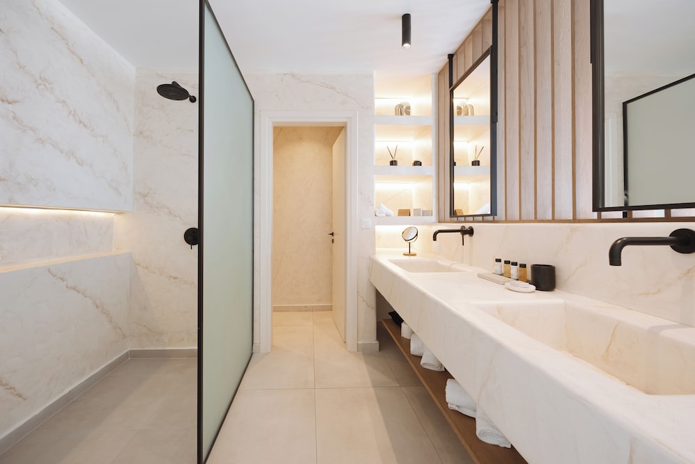 pnoe luxury suites