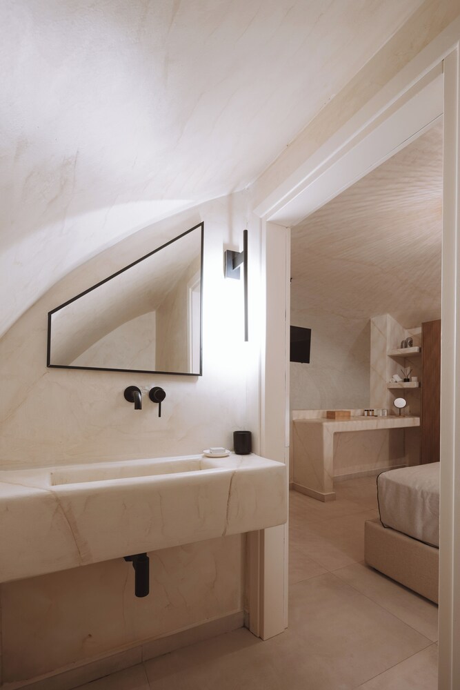 pnoe luxury suites