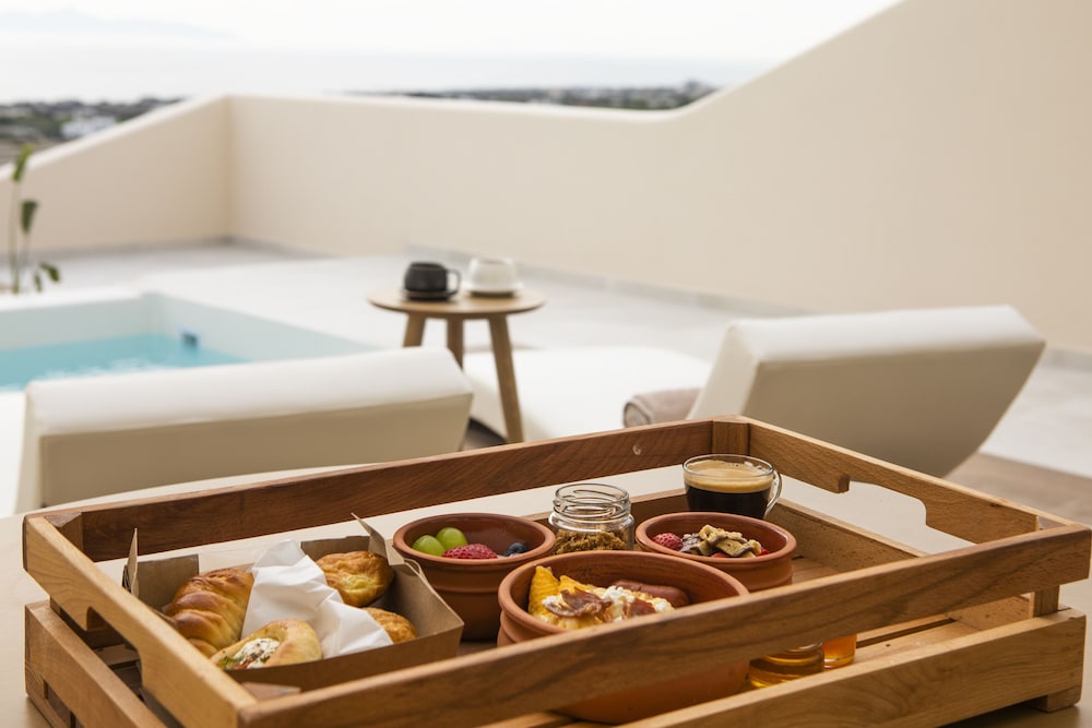 pnoe luxury suites