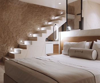 pnoe luxury suites