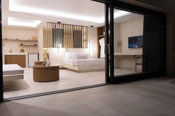 pnoe luxury suites