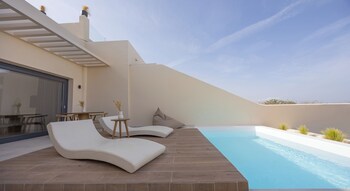 pnoe luxury suites