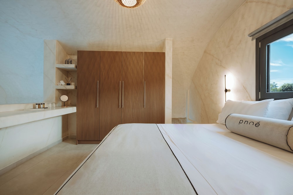 pnoe luxury suites