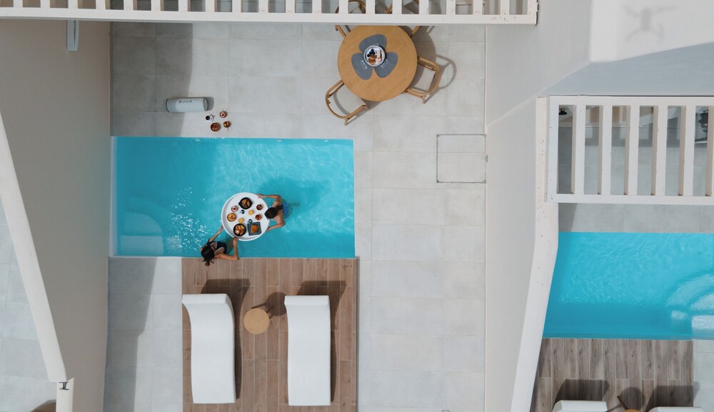pnoe luxury suites
