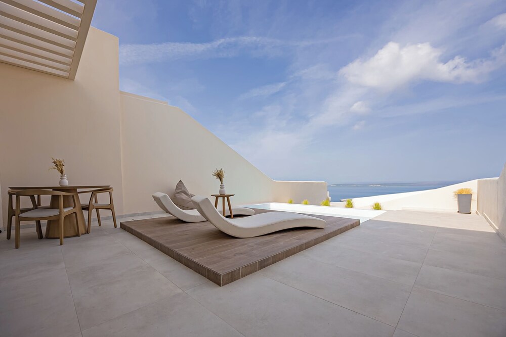 pnoe luxury suites