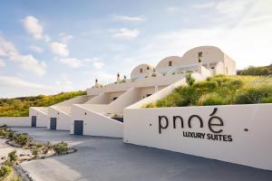 pnoe luxury suites