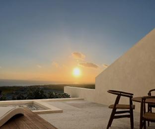 pnoe luxury suites