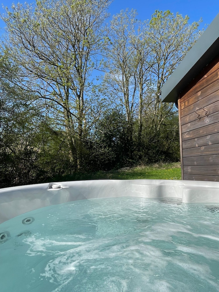 the baiting house and lodges