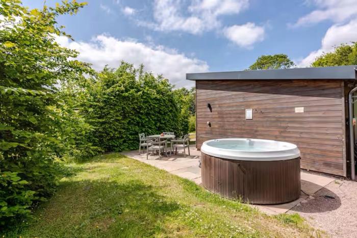 the baiting house and lodges