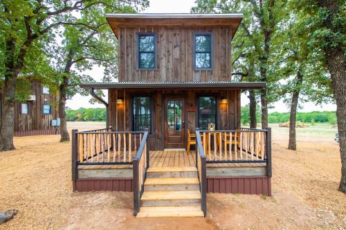 The Goldfinch Cabin 15 Min To Magnolia Baylor,,0 star