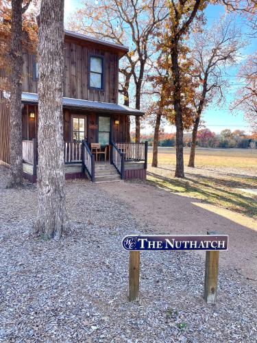 The Goldfinch Cabin 15 Min To Magnolia Baylor,,0 star