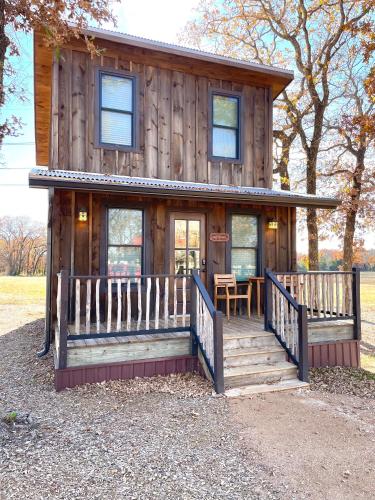 The Goldfinch Cabin 15 Min To Magnolia Baylor,,0 star