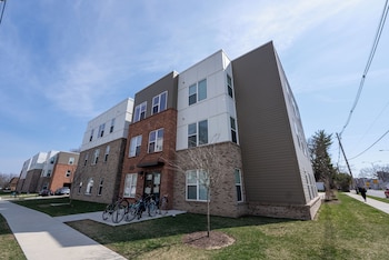 Yugo Guest Suites,410 N Lincoln Ave,2 star