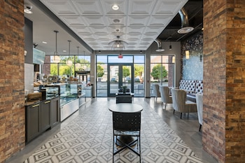 Yugo Guest Suites,410 N Lincoln Ave,2 star