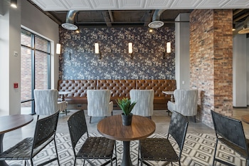 Yugo Guest Suites,410 N Lincoln Ave,2 star