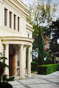 the ashbee hotel