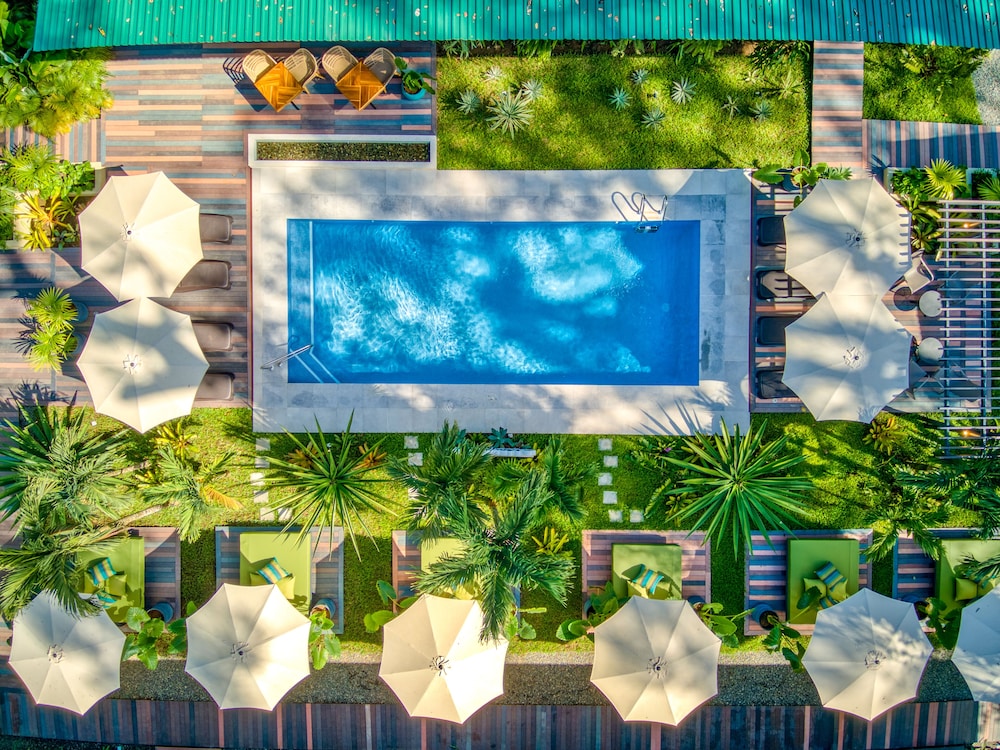 exotico beach and rooms