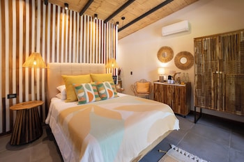 exotico beach and rooms