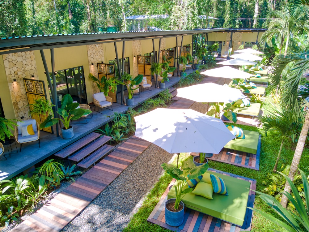 exotico beach and rooms