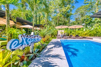exotico beach and rooms
