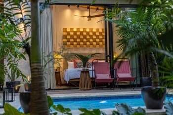 exotico beach and rooms