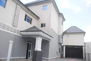 lacoms hotels and suites